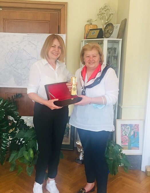 Mayor Fandakova awarded two principals for their hard work in education